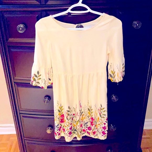 Spring/Easter dress (flower design on bottom). Dainty and adorable - Picture 1 of 3